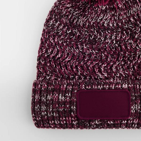 Mütze Beechfield Ramble Patch Pom Beanie in Burgundy Twist – Vorderansicht