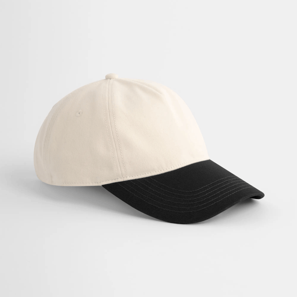 Cap Beechfield Contrast Peak Leisure in Natural/Black – Produktansicht