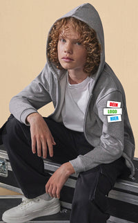 B&C Kids ID.334 Zip Hood – Frontansicht | SHIRTPLUS – Bild 1