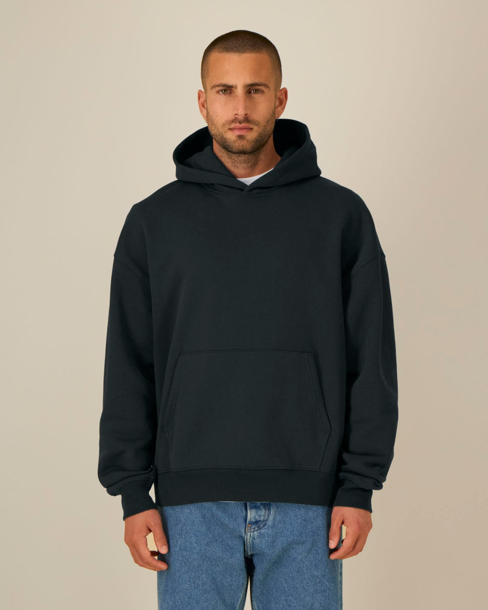 Hoodie Chaser – Modelfoto