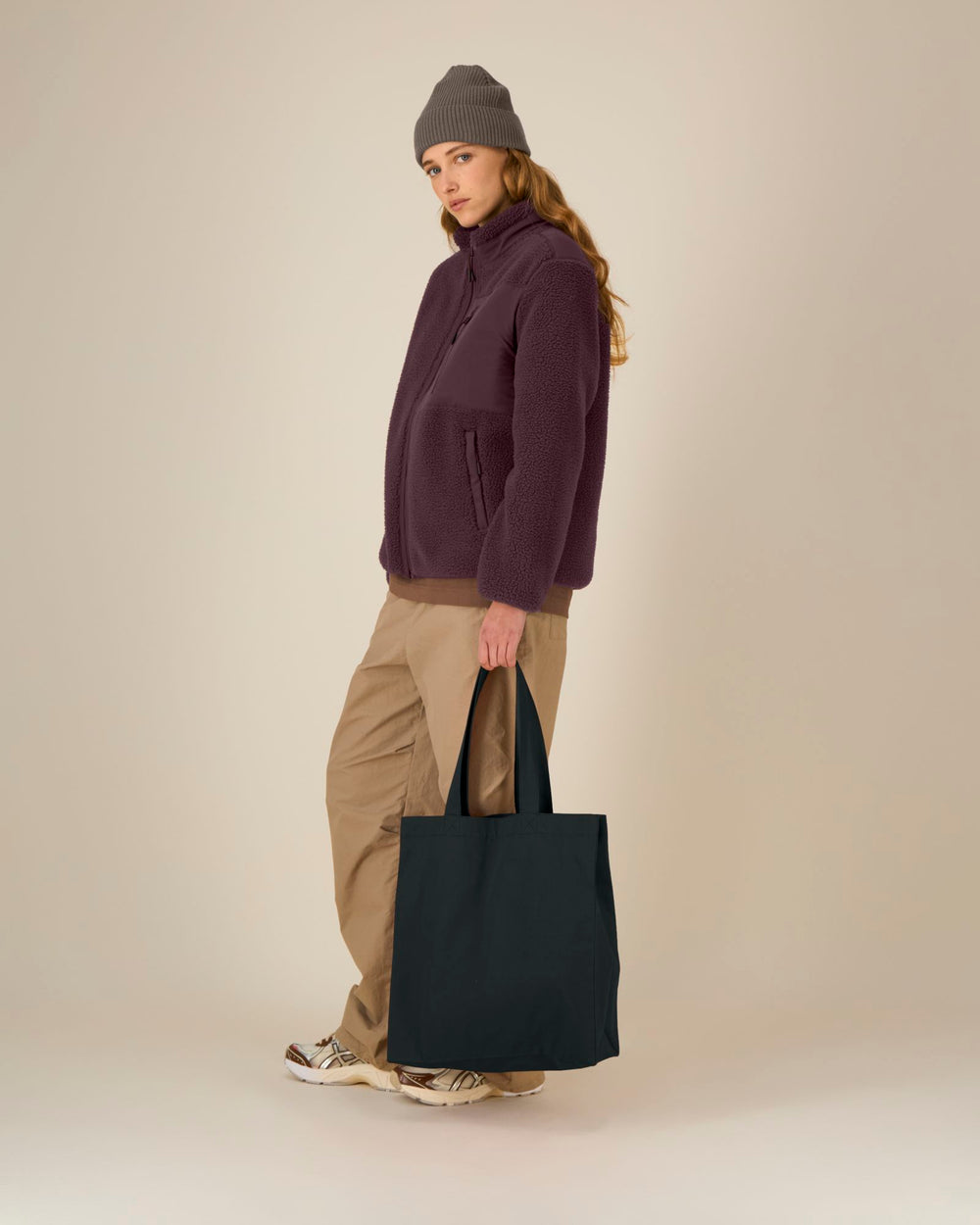 Tasche Mid Tote Bag – Modelfoto