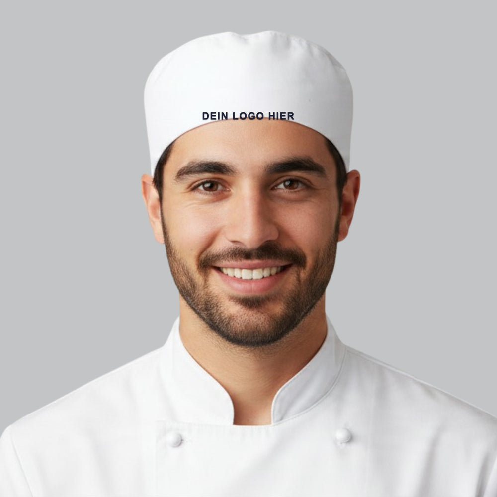 KI-generiert: Kochmütze Chef´s Skull Cap in White – Modelfoto