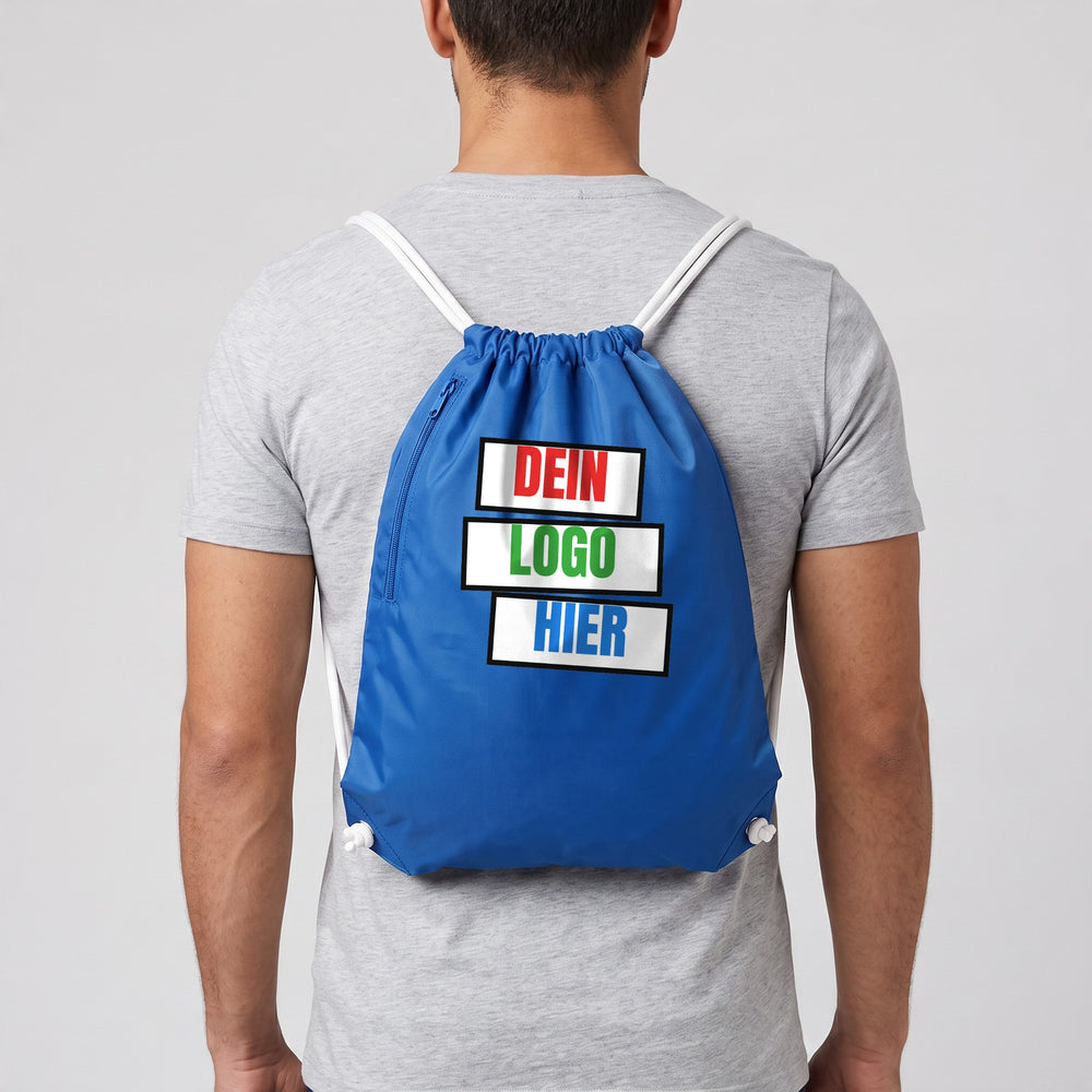 KI-generiert: Turnbeutel BagBase BG110 Icon Gymsac in Sapphire Blue – Modelfoto