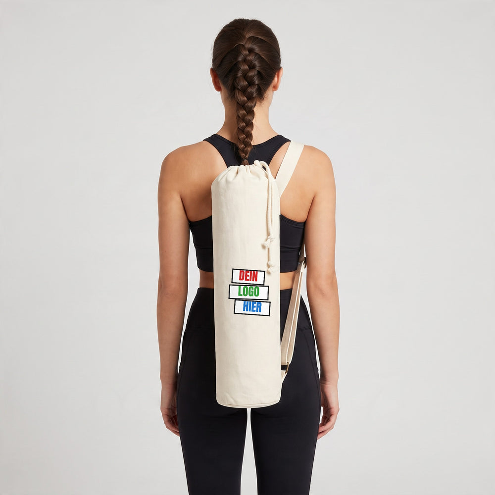 KI-generiert: Yogatasche Westford Mill WM816 EarthAware Organic Yoga Mat Bag in Natural – Modelfoto