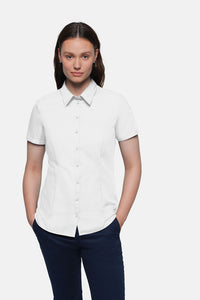 Model wearing the HAKRO Business Short-Sleeve Blouse 112 – Bild 9