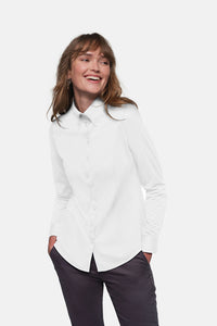 Model wearing the HAKRO Natural Stretch Blouse 129 – Bild 9