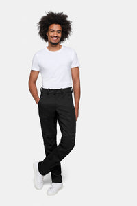 Model trägt HAKRO Performancehose 711L Langgrößen – Bild 9