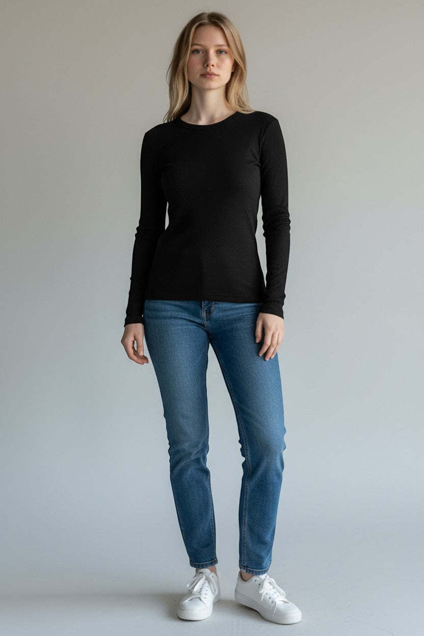 SHIRTPLUS women's black long sleeve t-shirt made of 100% cotton with a modern fit and crew neck.