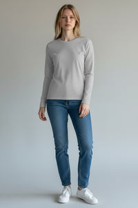 SHIRTPLUS women's grey long sleeve t-shirt made of 100% cotton with a modern fit and crew neck. – Bild 6